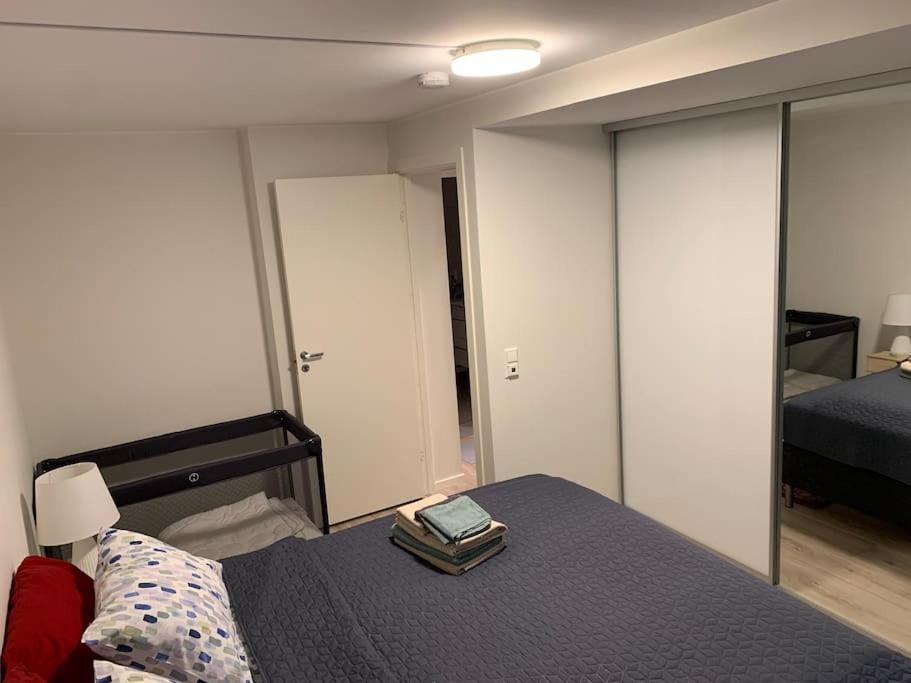 Moderne Og Fullt Utstyrt 3-rom Hageleilighet Sentrum Naer Lägenhet *
