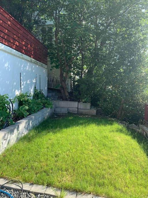 Moderne Og Fullt Utstyrt 3-rom Hageleilighet Sentrum Naer Bergen
