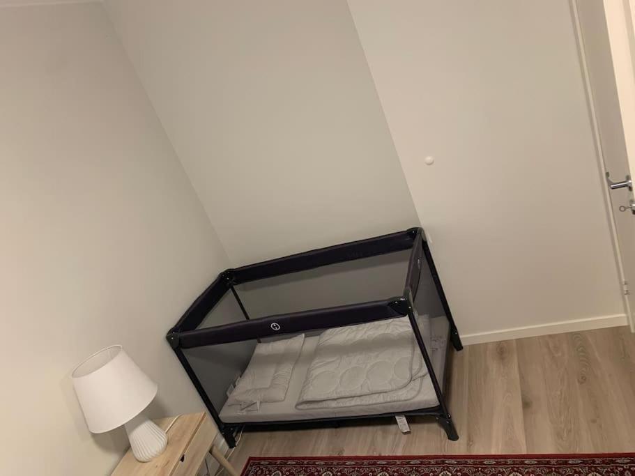 Moderne Og Fullt Utstyrt 3-rom Hageleilighet Sentrum Naer *