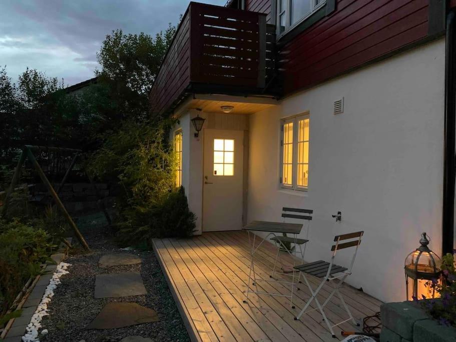 Moderne Og Fullt Utstyrt 3-rom Hageleilighet Sentrum Naer Appartement *