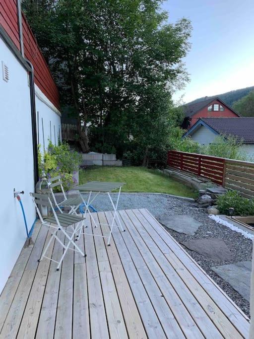 Moderne Og Fullt Utstyrt 3-rom Hageleilighet Sentrum Naer Bergen