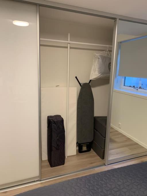 Moderne Og Fullt Utstyrt 3-rom Hageleilighet Sentrum Naer Lägenhet