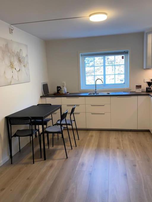 Lägenhet Moderne Og Fullt Utstyrt 3-rom Hageleilighet Sentrum Naer Bergen
