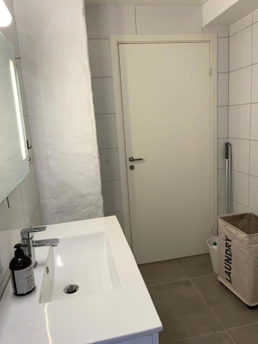 Lägenhet Moderne Og Fullt Utstyrt 3-rom Hageleilighet Sentrum Naer *